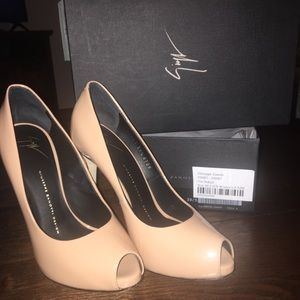 Giuseppe Zanotti Peep Toe Pumps